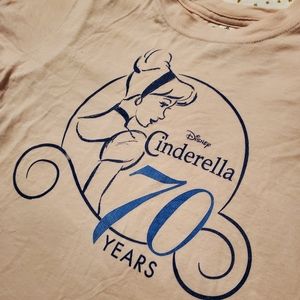 DISNEY CINDERELLA MEDIUM T-SHIRT 70 year anniversary Hot Topic